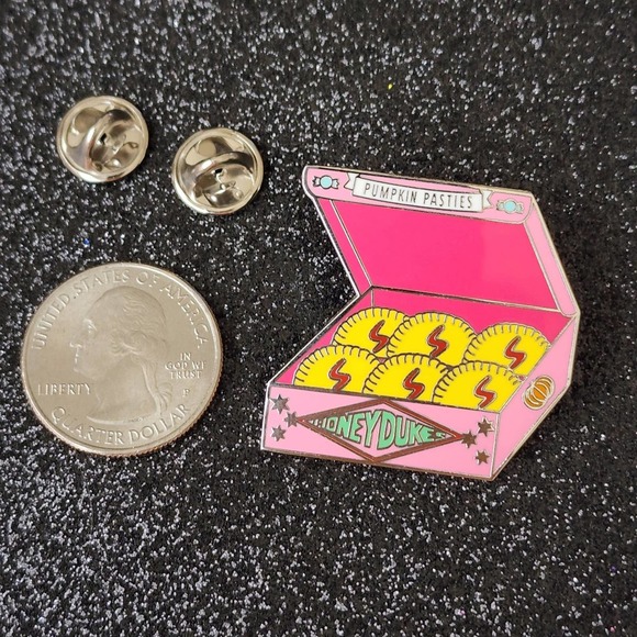 3/$20 Pumpkin Pasties Honeydukes Sweet Shop Trolley Harry Potter Hard Enamel Pin - Picture 2 of 2